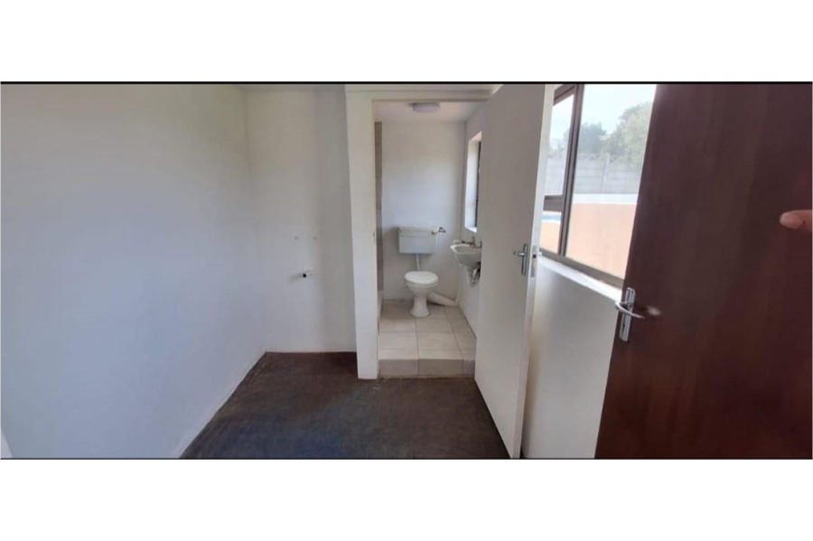 7 Bedroom Property for Sale in Loevenstein Western Cape